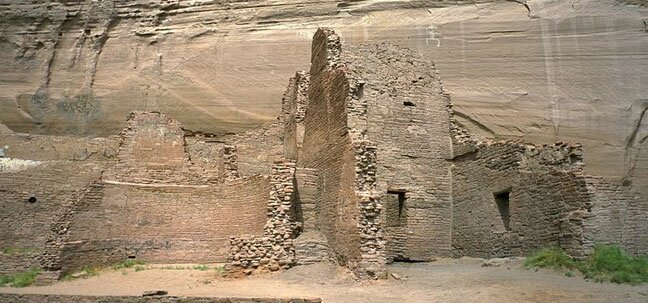 ruined houses in Cayon de Chelly